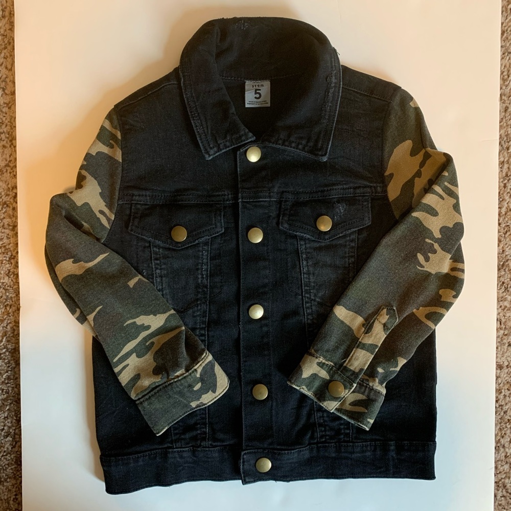 NWOT: Stem Camo Sleeve Denim Jacket Boys 5